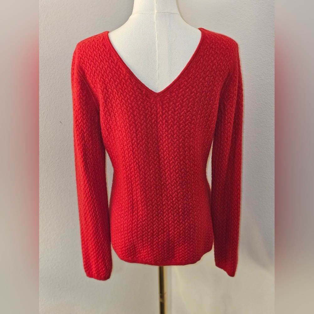 Adrienne Vittadini red cashmere sweater, Size large, never worn - Picture 2 of 3
